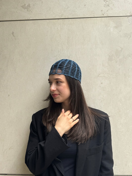 INDIGO – Căciulă croșetată bleumarin cu sclipici